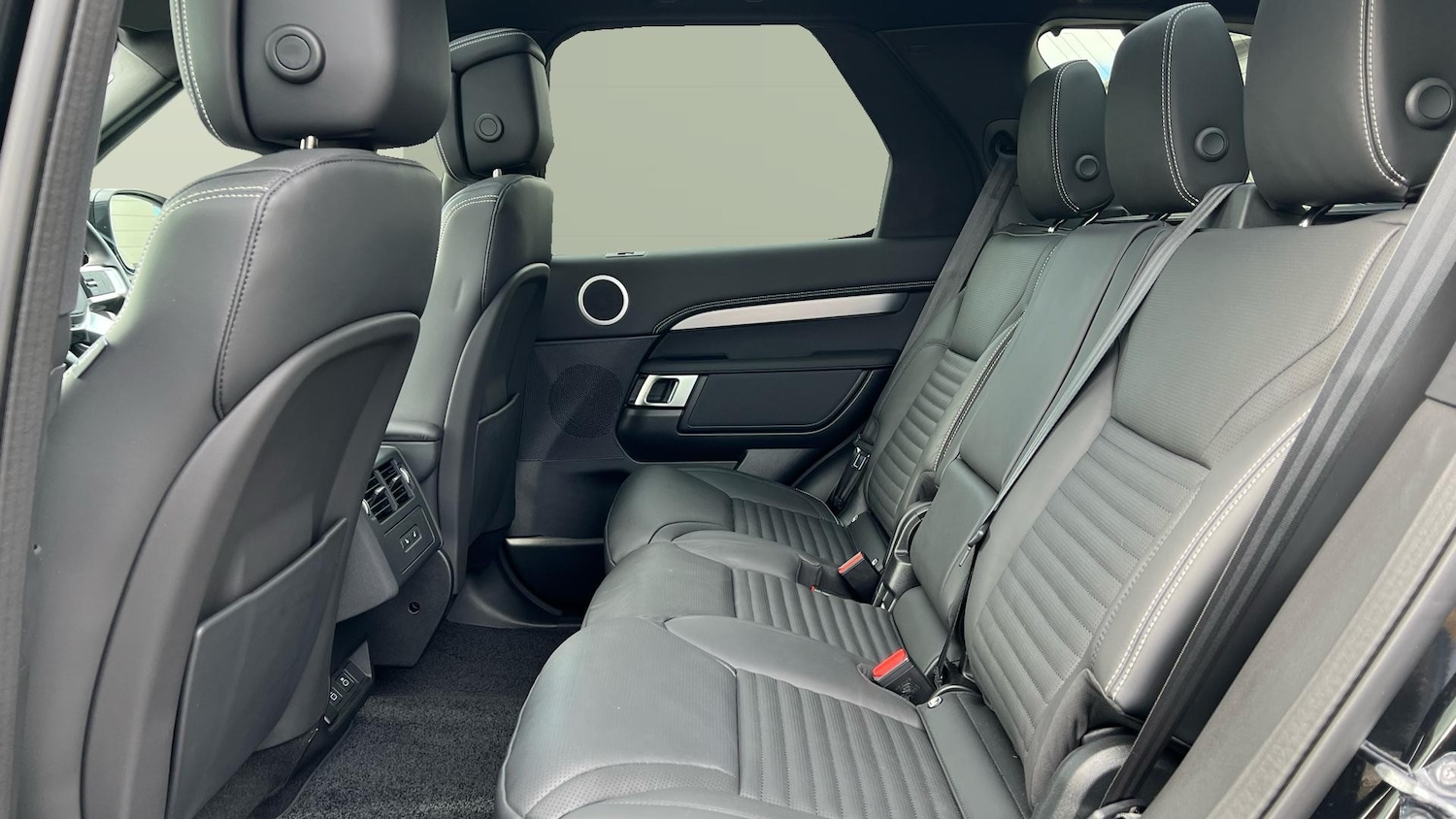 Used Land Rover Discovery 2026 for sale - 78067380: Photo 4