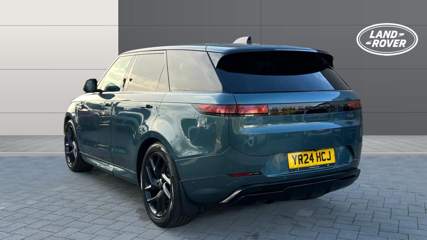 Used Land Rover Range Rover Sport 2024 for sale - 76637580: Photo 2