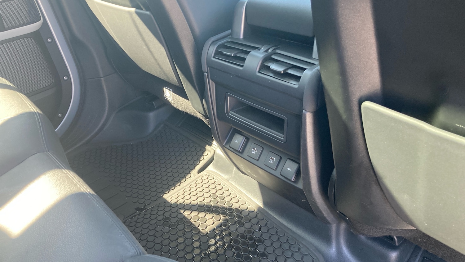 Used Land Rover Defender 2022 for sale - 76143028: Photo 18