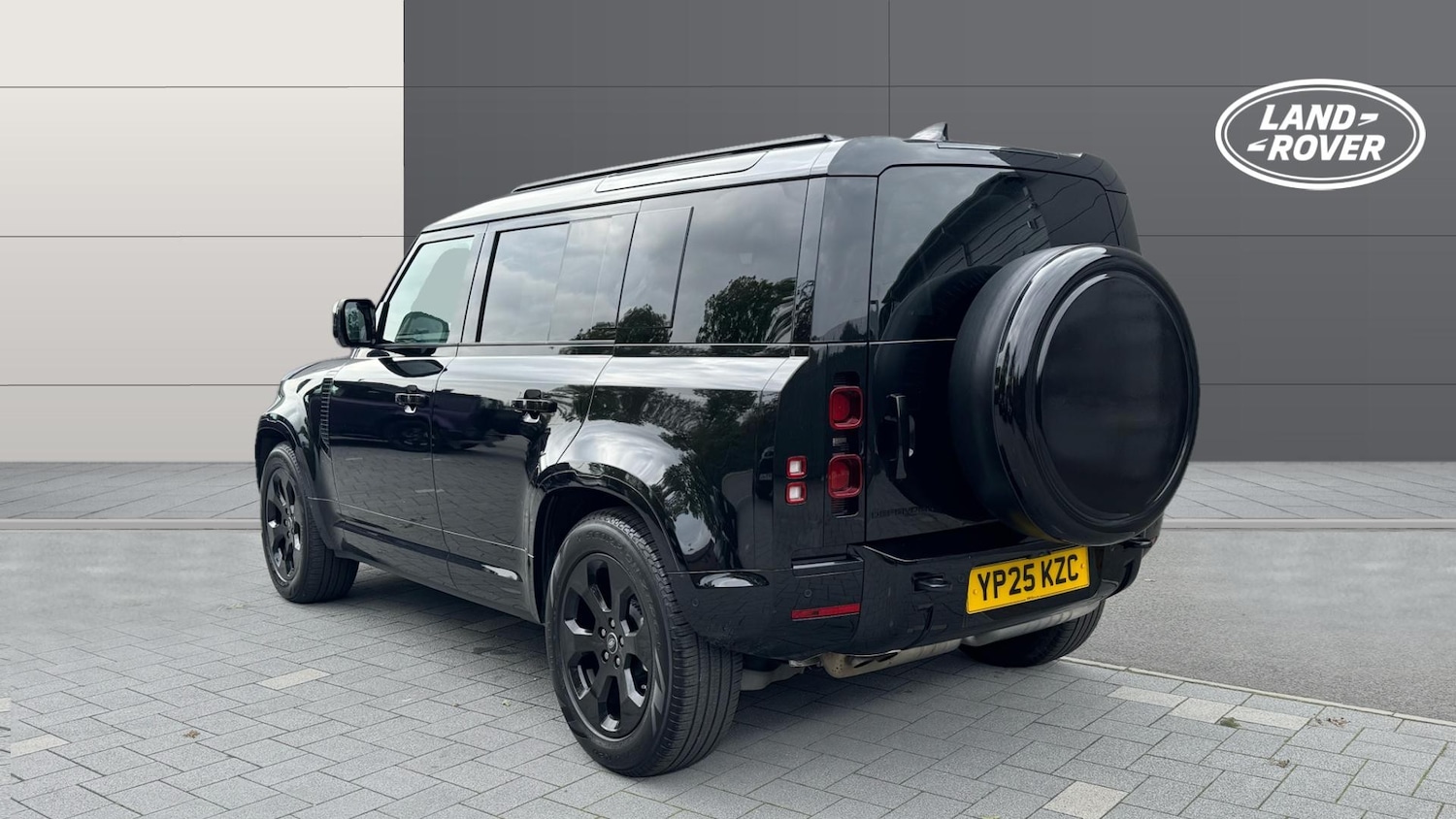 Used Land Rover Defender 2025 for sale - 76143025: Photo 2