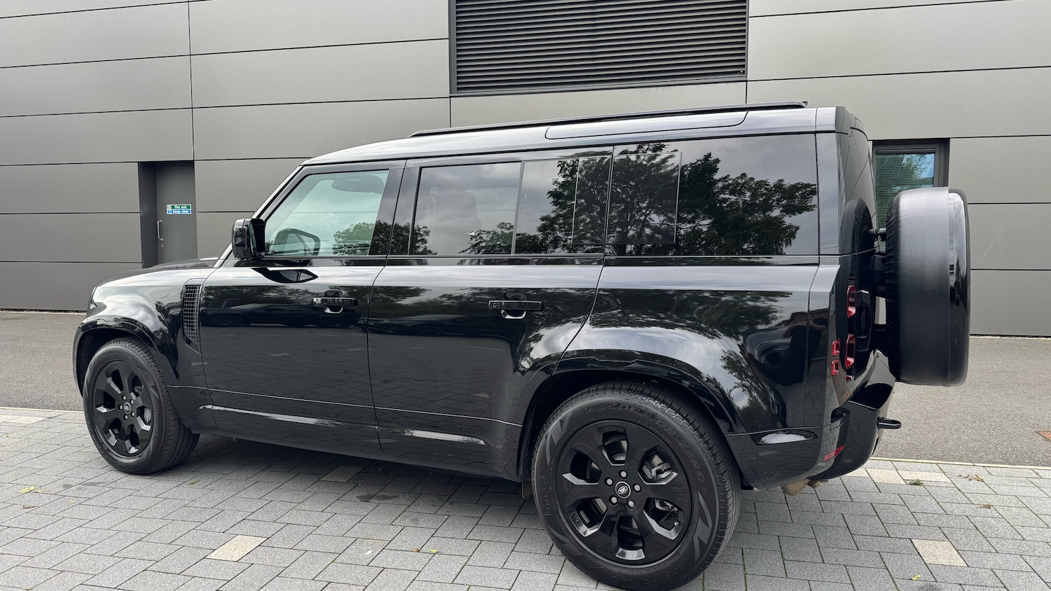 Used Land Rover Defender 2025 for sale - 76143025: Photo 21