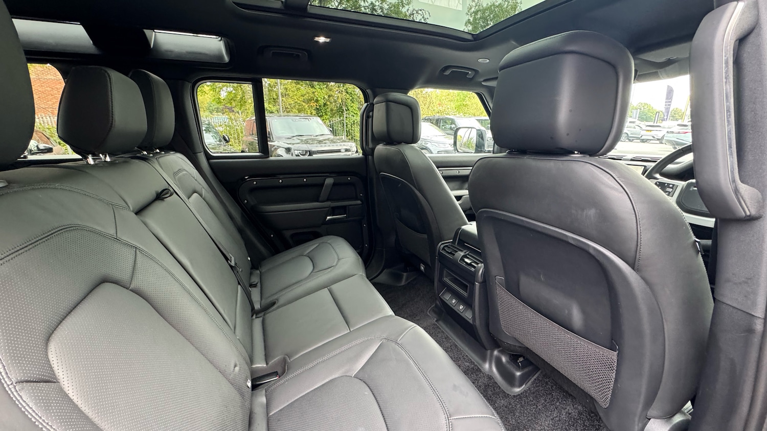 Used Land Rover Defender 2025 for sale - 76143025: Photo 32