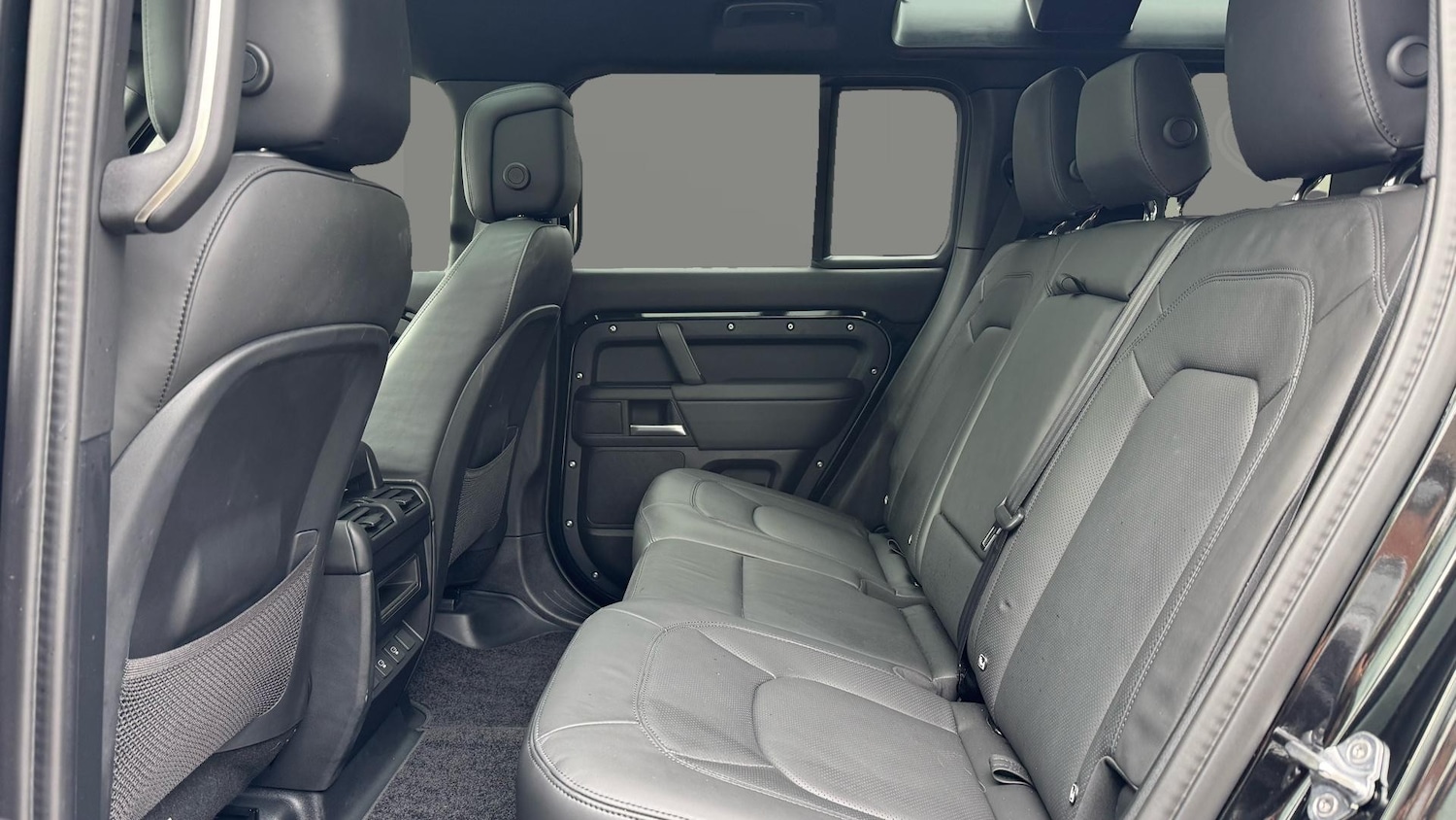 Used Land Rover Defender 2025 for sale - 76143025: Photo 4