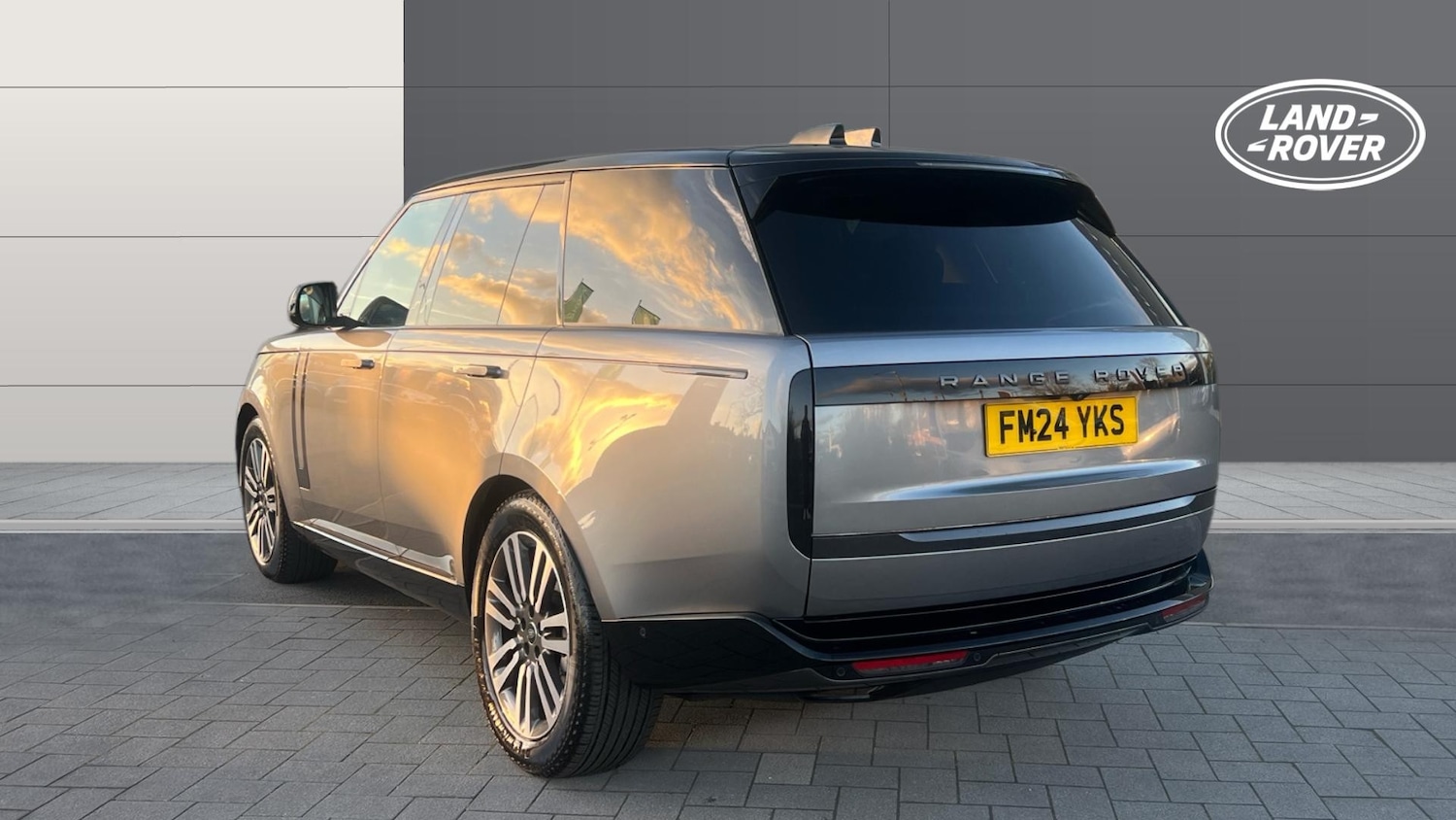 Used Land Rover Range Rover 2024 for sale - 77077818: Photo 2