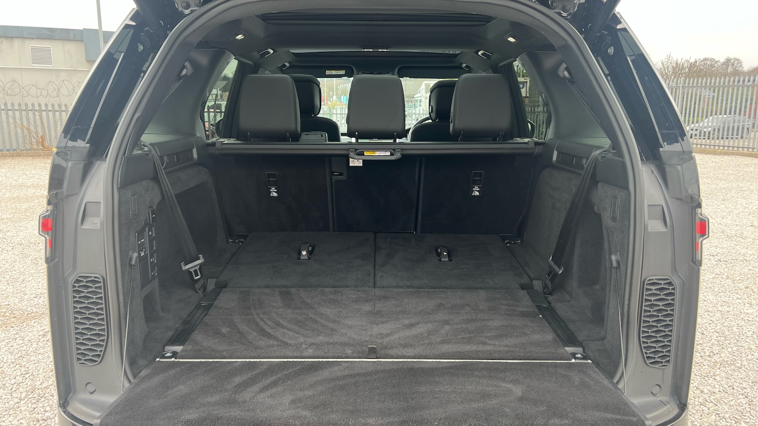 Used Land Rover Discovery 2024 for sale - 77796800: Photo 10