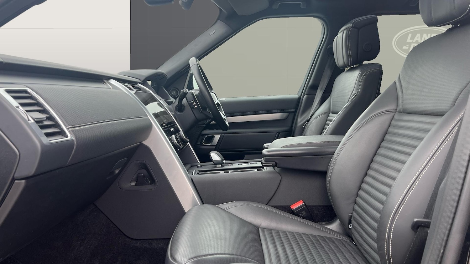 Used Land Rover Discovery 2024 for sale - 77796800: Photo 3