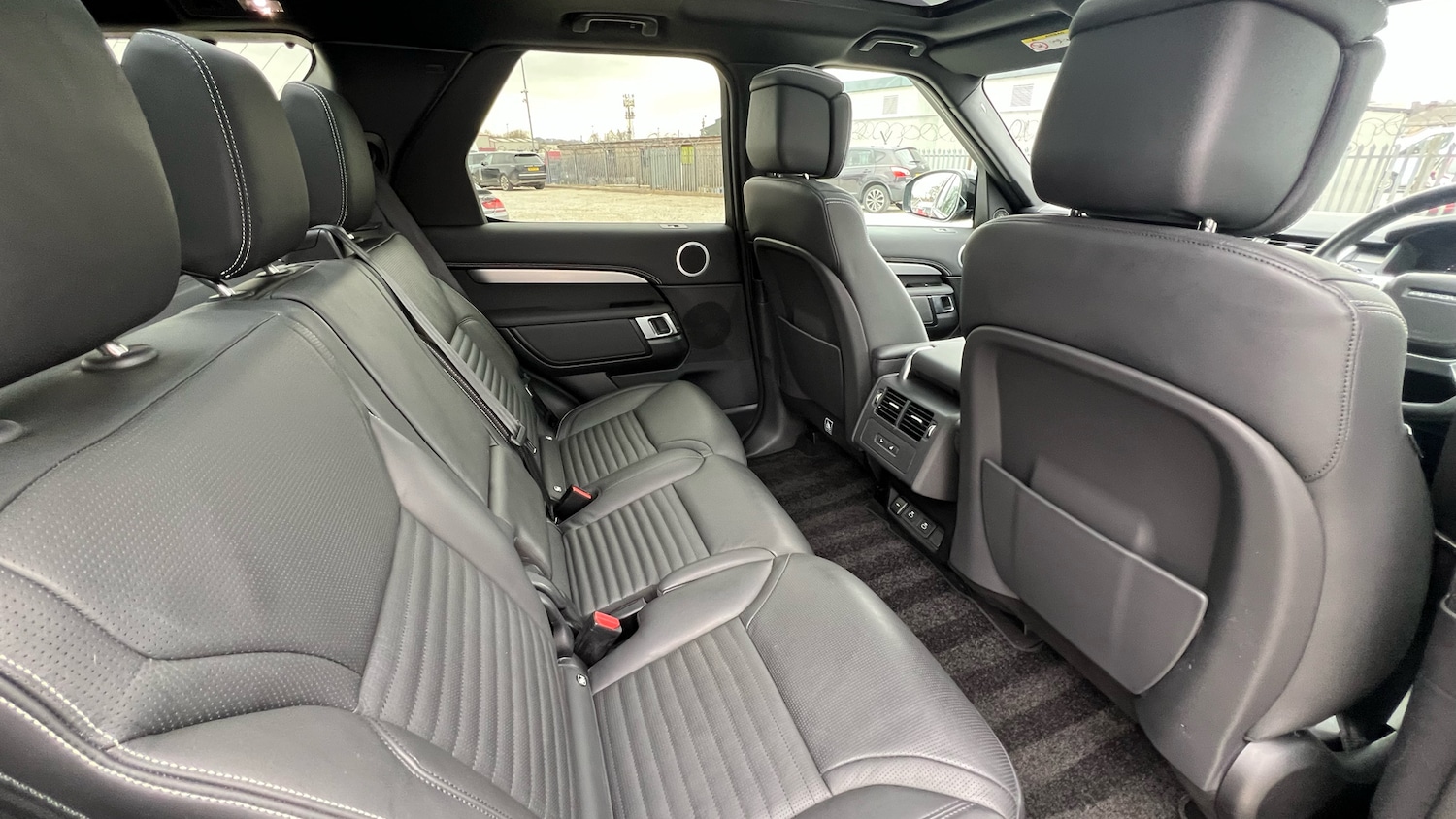 Used Land Rover Discovery 2024 for sale - 77796800: Photo 33