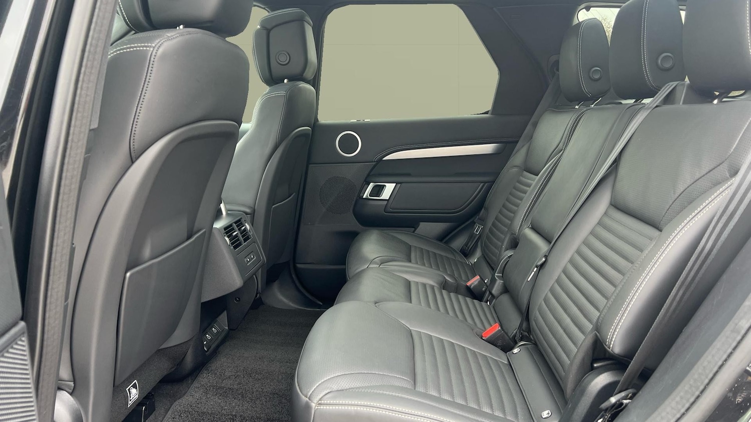 Used Land Rover Discovery 2024 for sale - 77796800: Photo 4