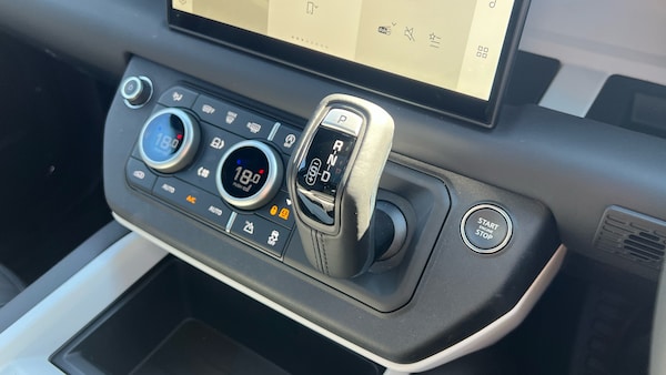 Used Land Rover Defender 2025 for sale - 76183179: Photo 13