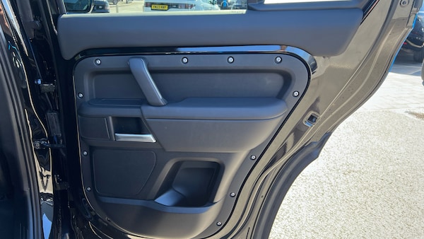 Used Land Rover Defender 2025 for sale - 76183179: Photo 32