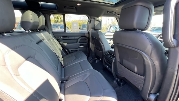 Used Land Rover Defender 2025 for sale - 76183179: Photo 33