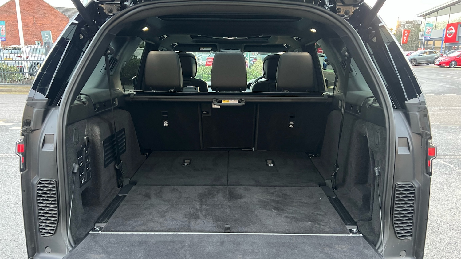 Used Land Rover Discovery 2024 for sale - 77116417: Photo 10