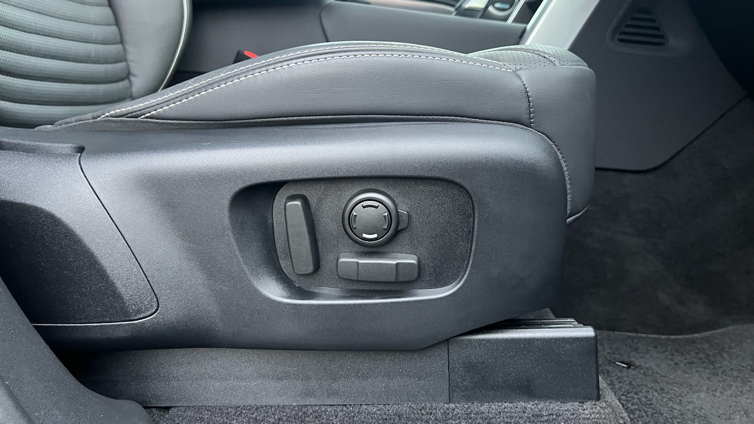 Used Land Rover Discovery 2024 for sale - 77116417: Photo 36