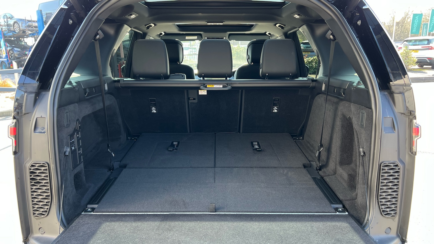 Used Land Rover Discovery 2024 for sale - 78025913: Photo 10