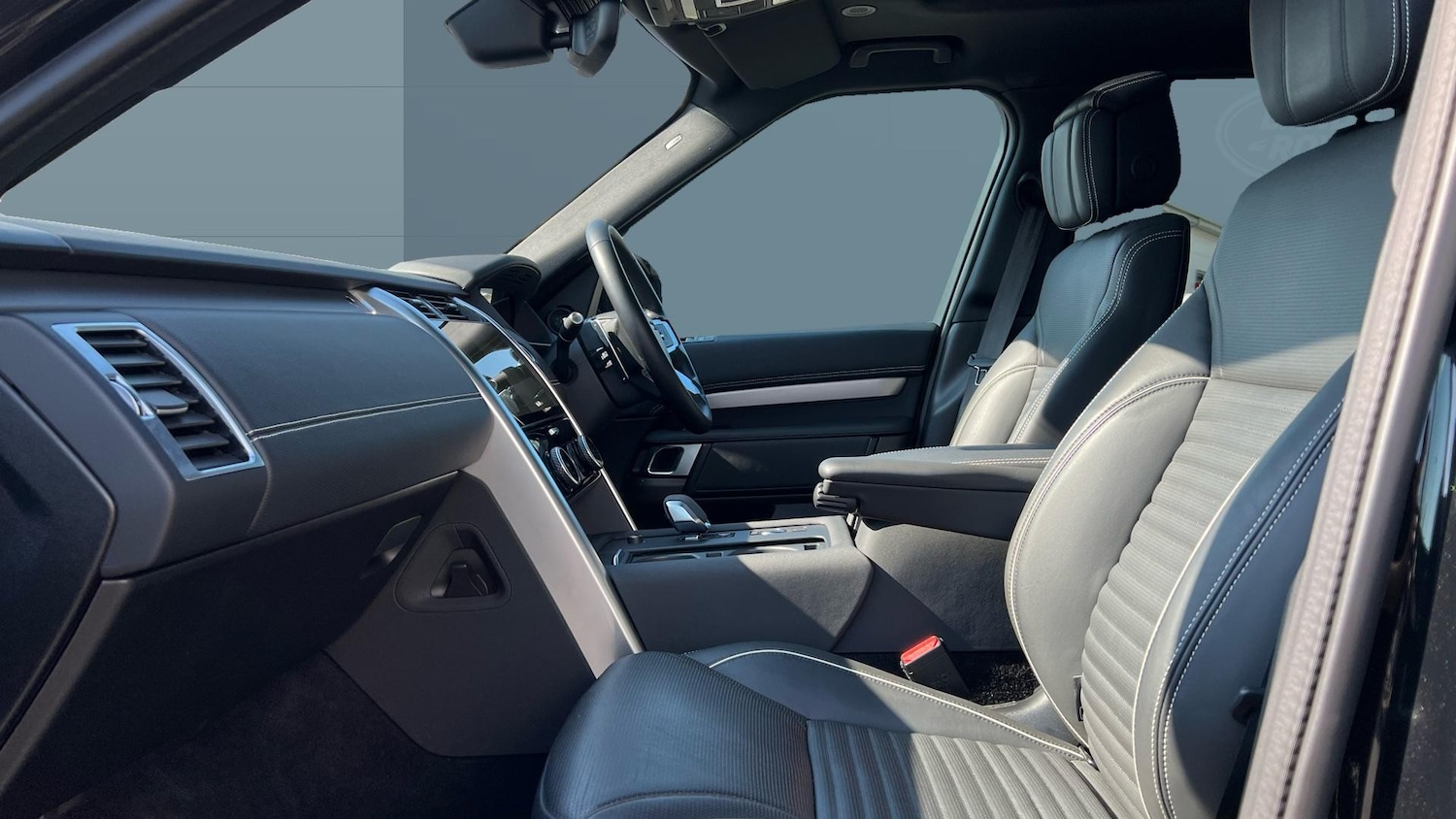 Used Land Rover Discovery 2024 for sale - 78025913: Photo 3