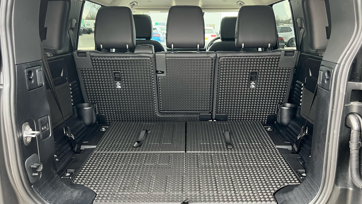 Used Land Rover Defender 2023 for sale - 77822039: Photo 10