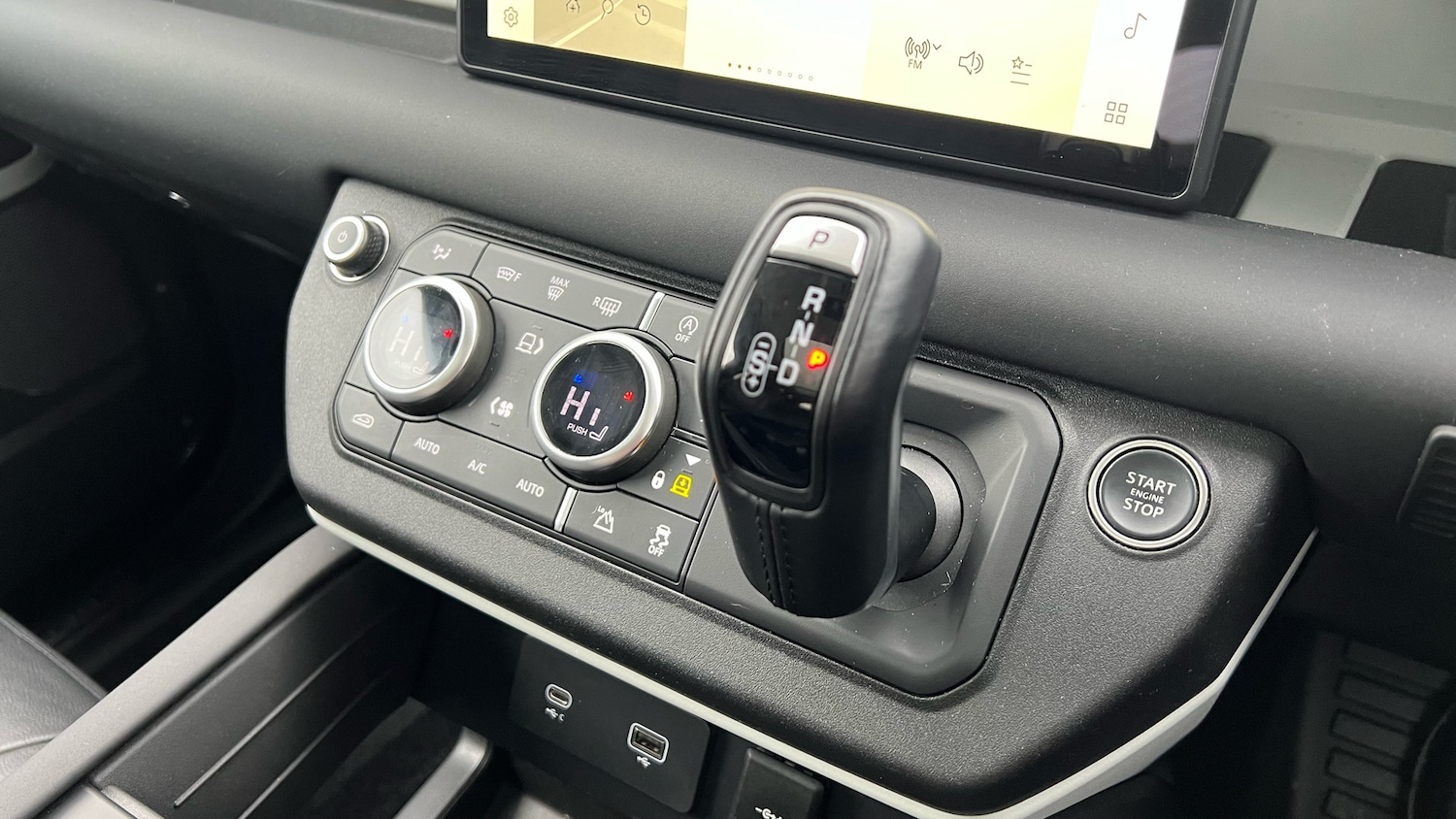 Used Land Rover Defender 2023 for sale - 77822039: Photo 13