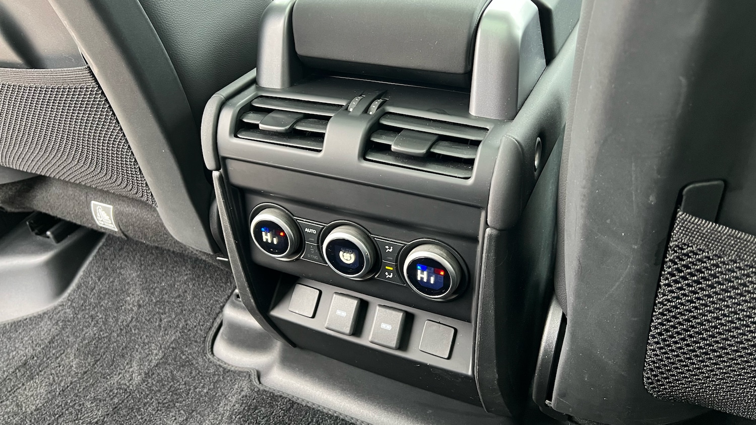 Used Land Rover Defender 2023 for sale - 77822039: Photo 18