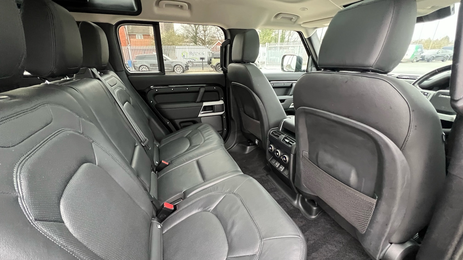 Used Land Rover Defender 2023 for sale - 77822039: Photo 32