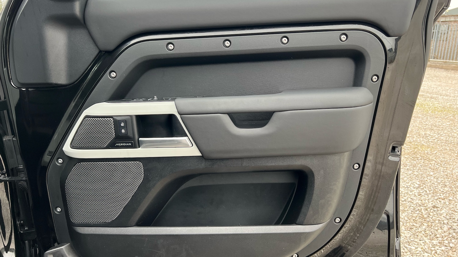 Used Land Rover Defender 2023 for sale - 77822039: Photo 34