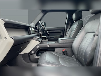 Used Land Rover Defender 2021 for sale - 77728910: Photo
