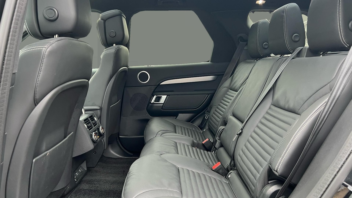 Used Land Rover Discovery 2025 for sale - 77186757: Photo 4