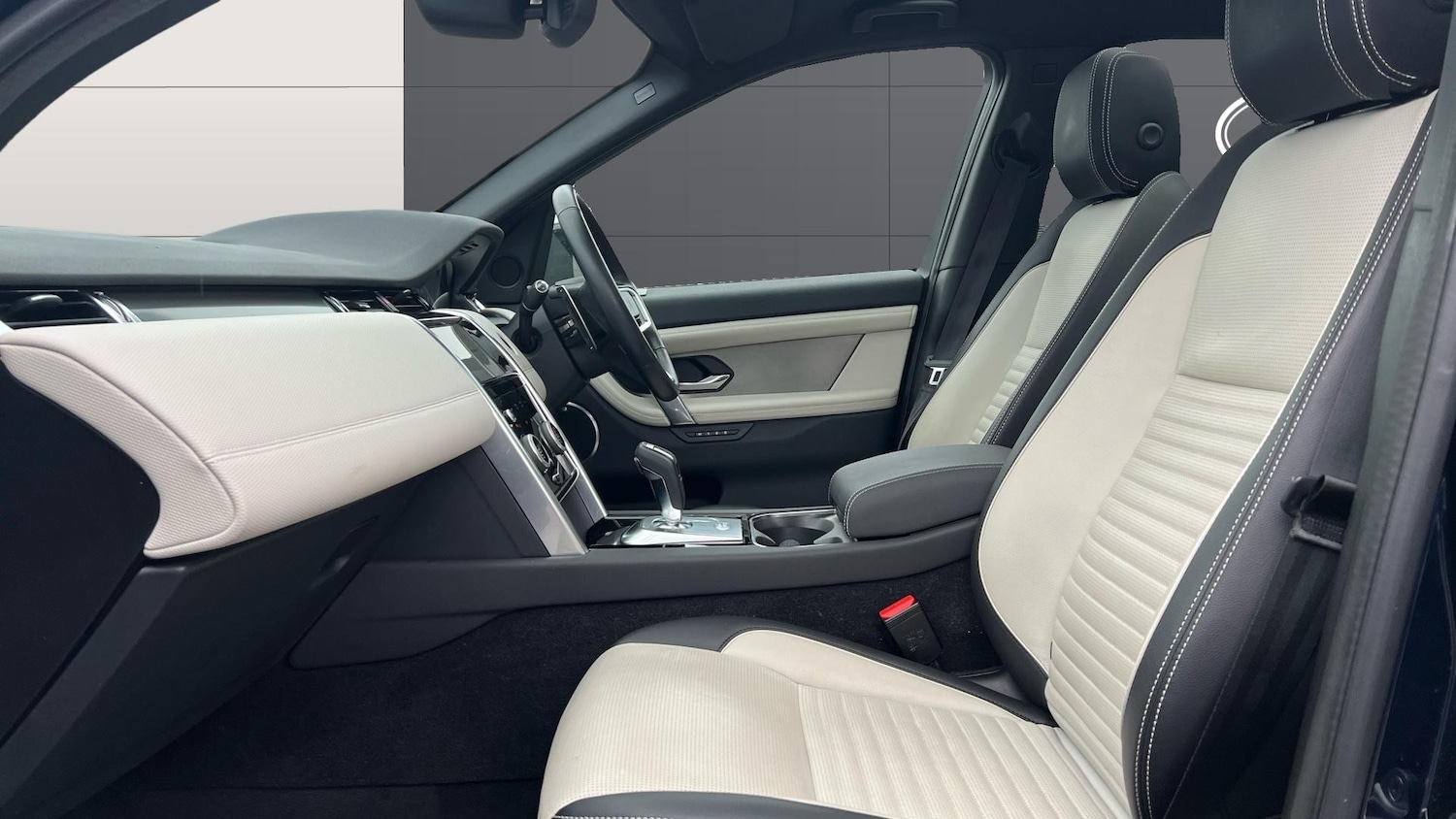 Used Land Rover Discovery Sport 2022 for sale - 77569325: Photo 3