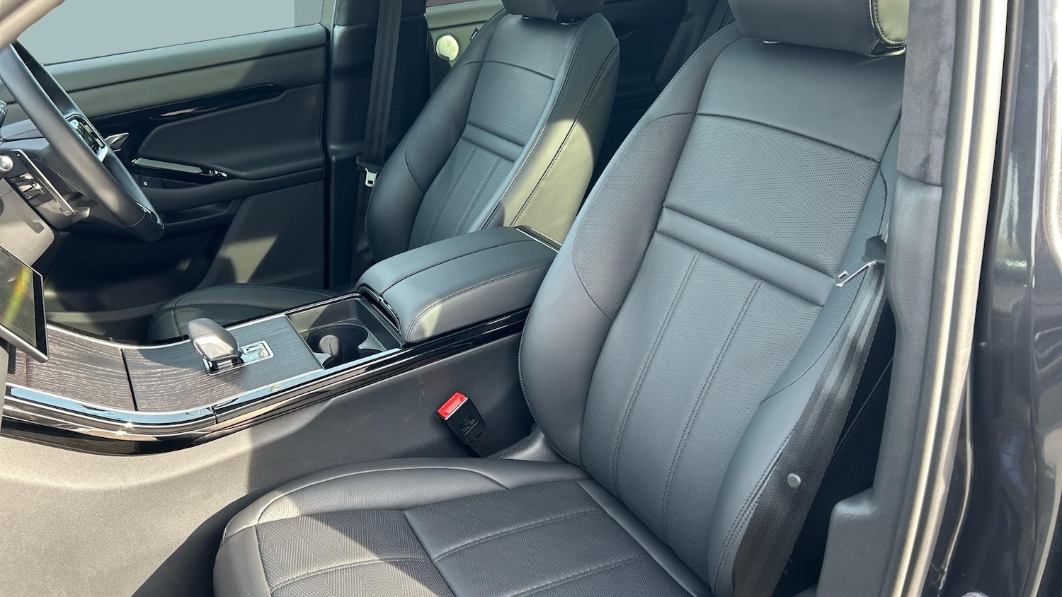 Used Land Rover Range Rover Evoque 2025 for sale - 78182687: Photo 3