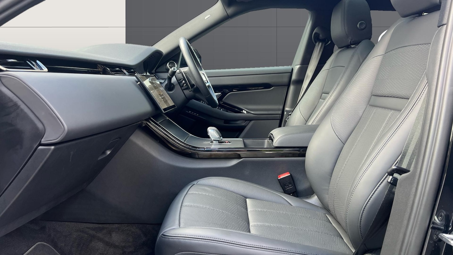 Used Land Rover Range Rover Evoque 2025 for sale - 76554154: Photo 3