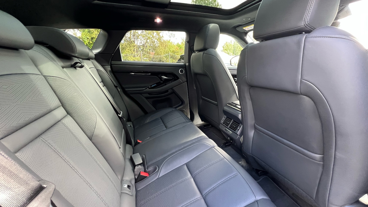 Used Land Rover Range Rover Evoque 2025 for sale - 76554154: Photo 32