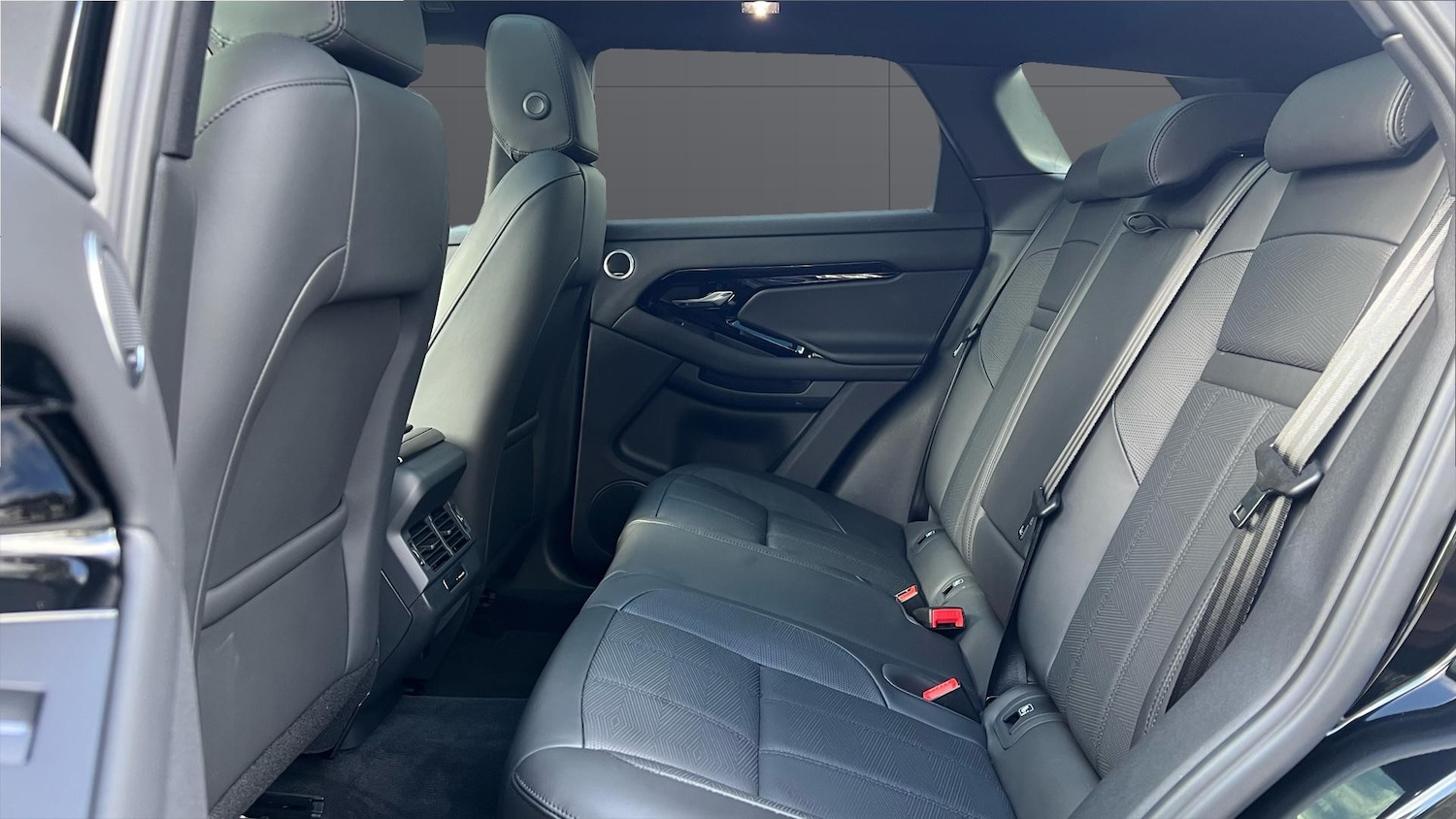 Used Land Rover Range Rover Evoque 2025 for sale - 76554154: Photo 4