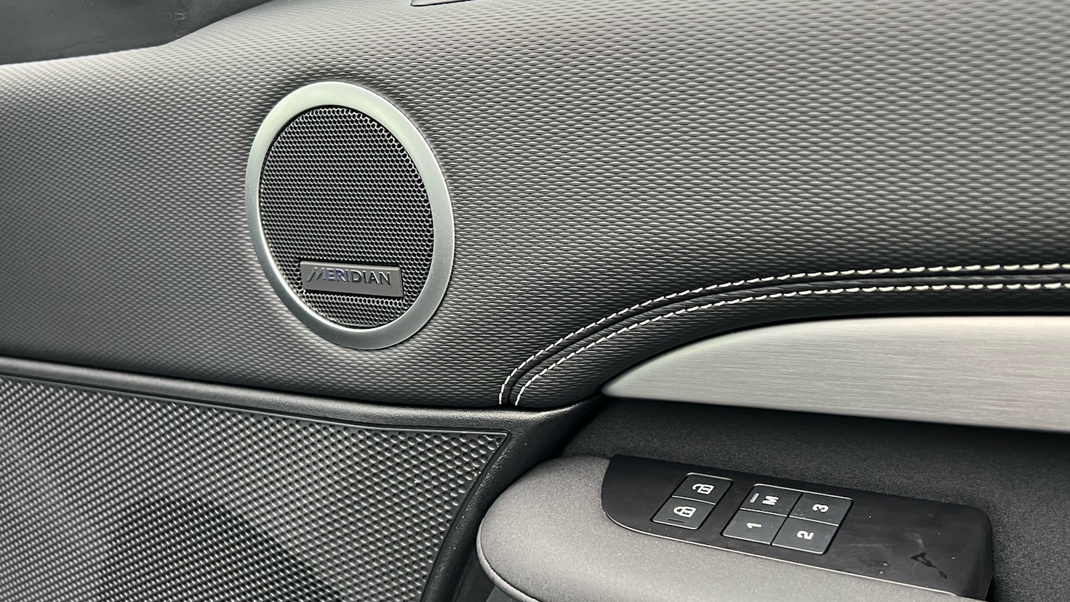 Used Land Rover Discovery 2022 for sale - 77336421: Photo 35