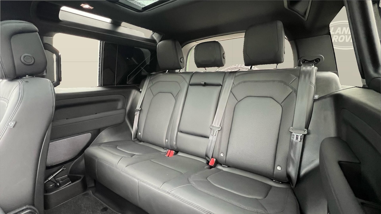 Used Land Rover Defender 2023 for sale - 77851184: Photo 4