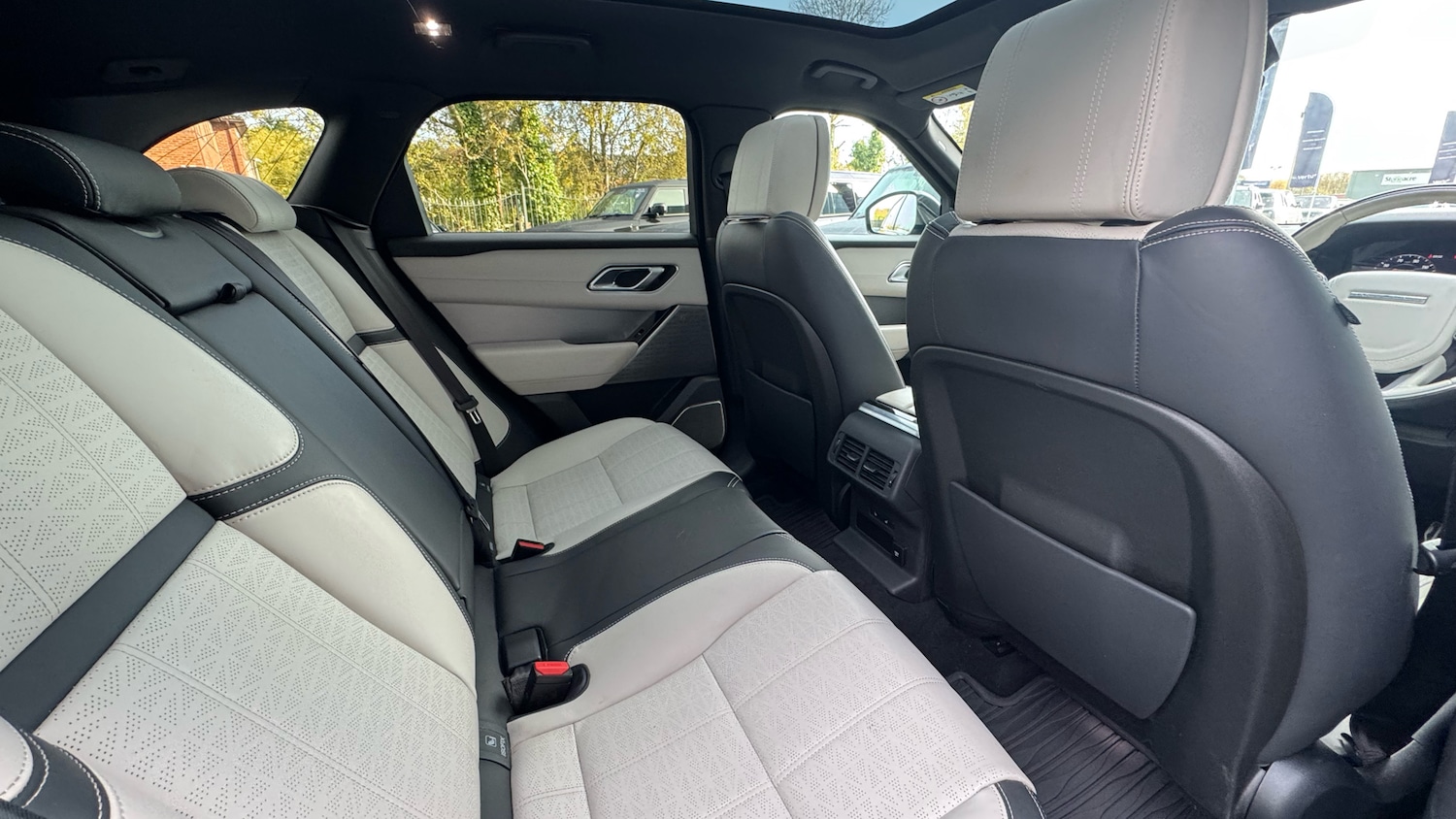 Used Land Rover Range Rover Velar 2019 for sale - 76382526: Photo 32