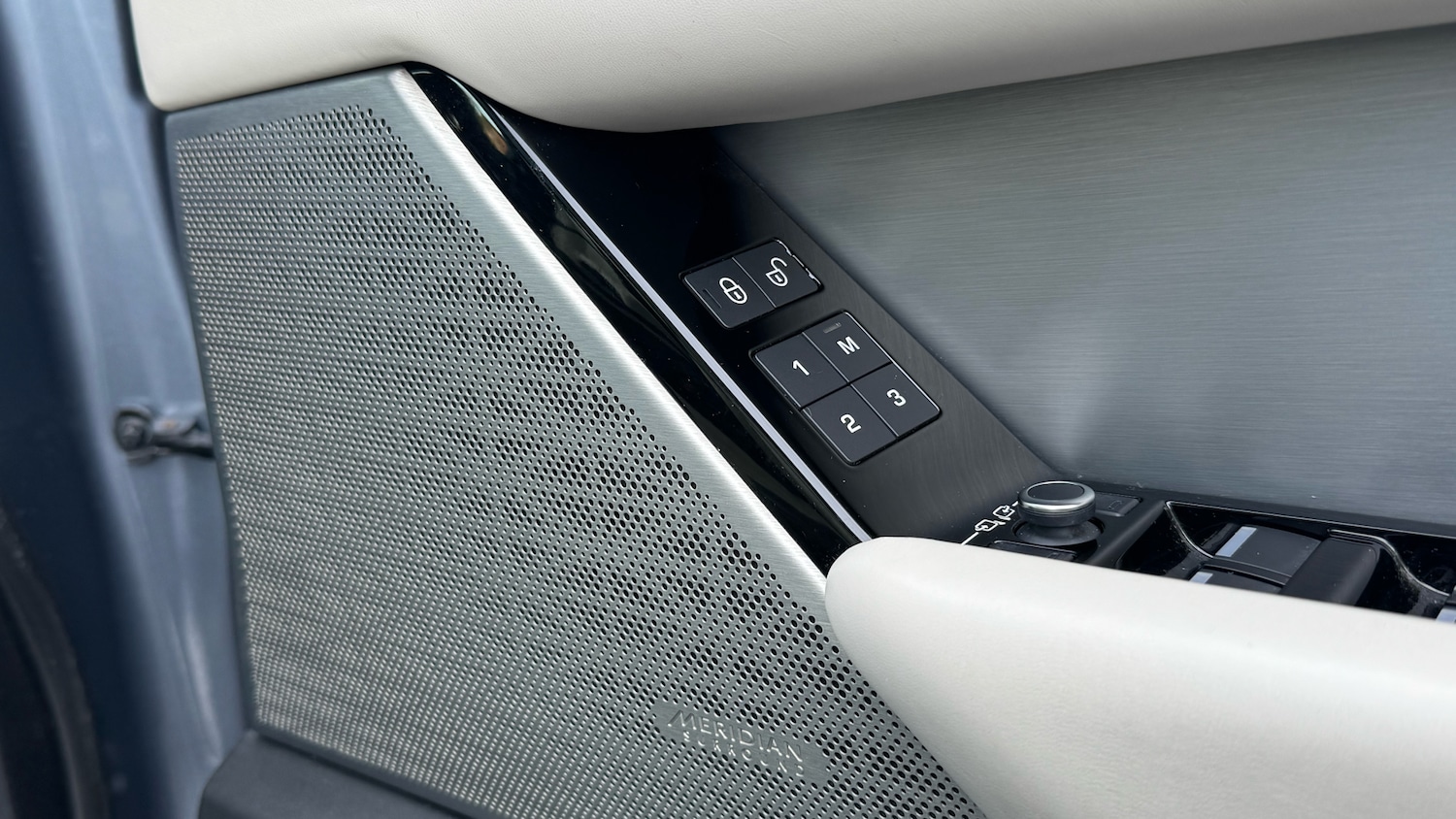 Used Land Rover Range Rover Velar 2019 for sale - 76382526: Photo 35