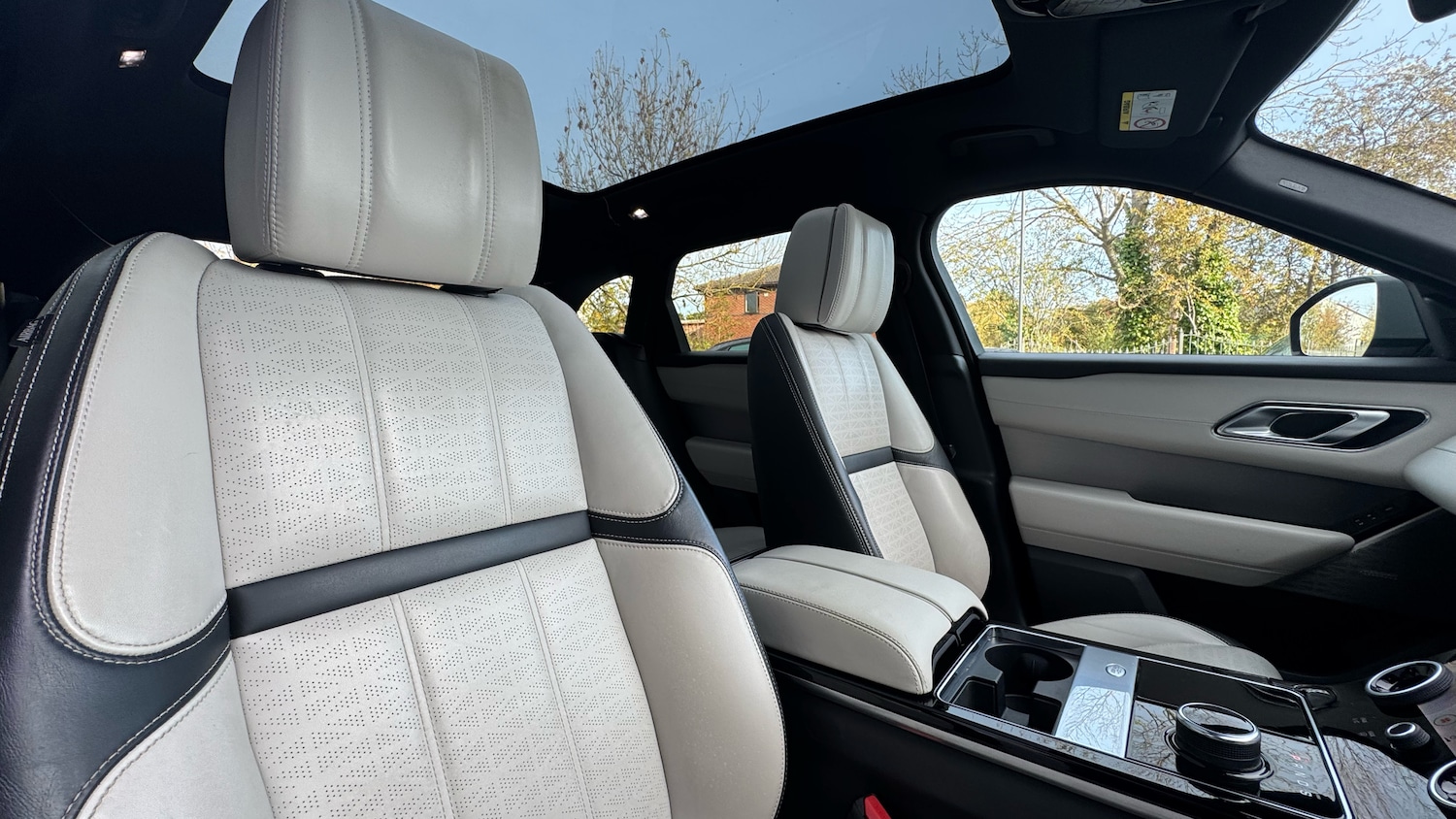 Used Land Rover Range Rover Velar 2019 for sale - 76382526: Photo 37