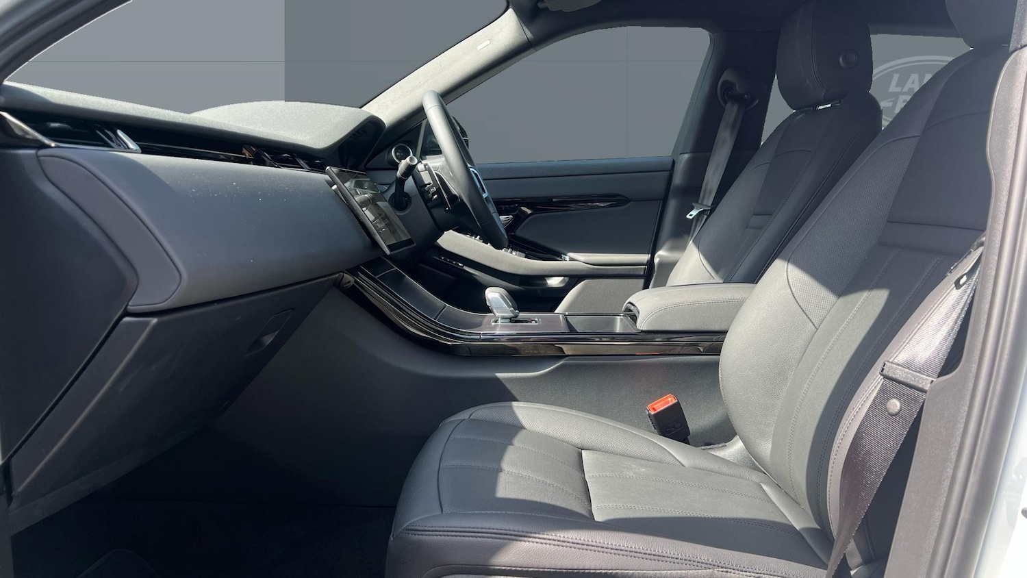 Used Land Rover Range Rover Evoque 2025 for sale - 76762336: Photo 3