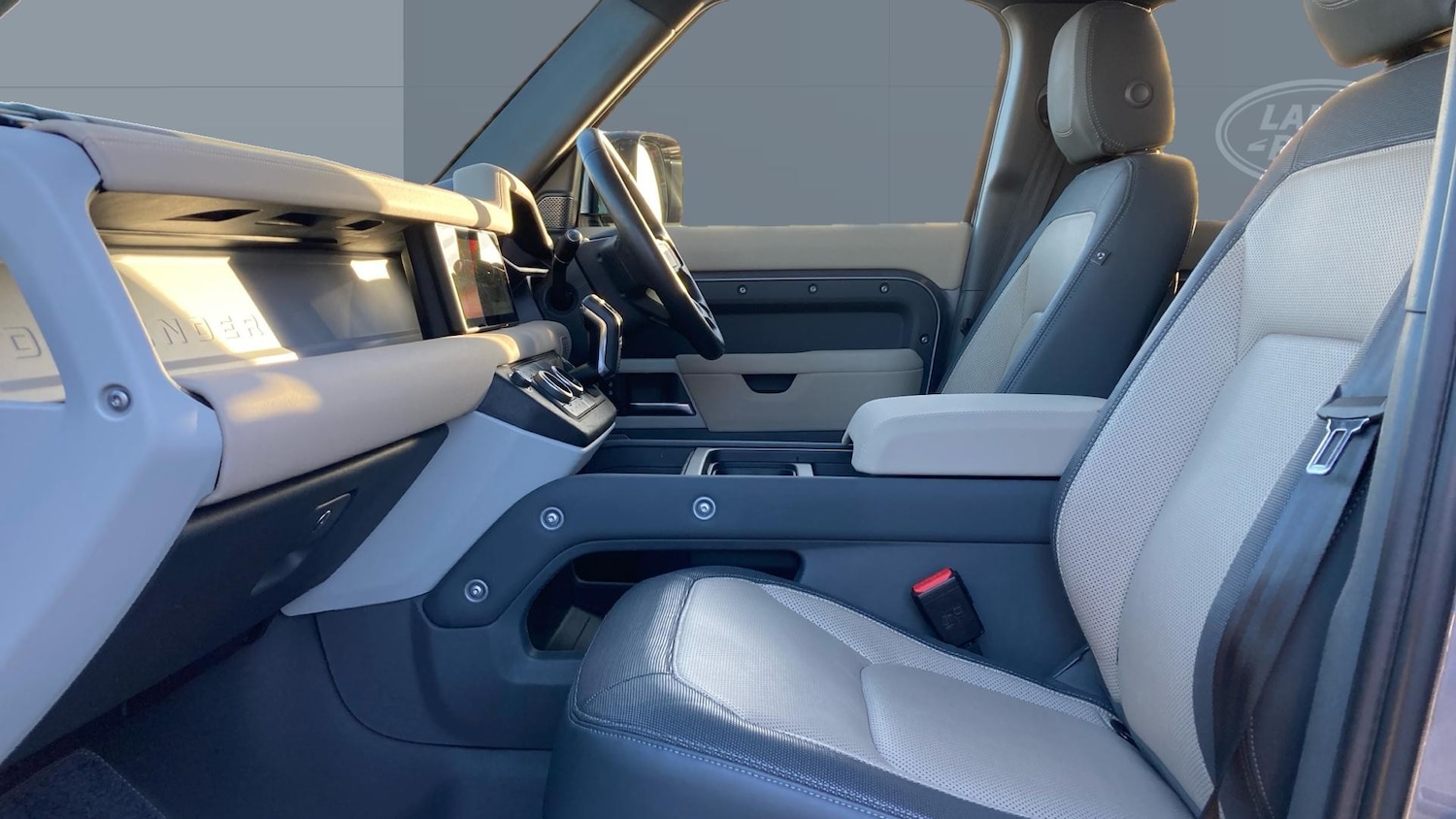 Used Land Rover Defender 2023 for sale - 77665535: Photo 3