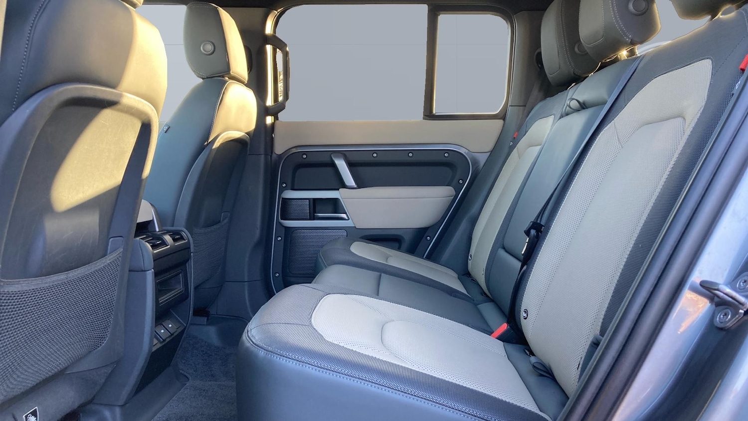 Used Land Rover Defender 2023 for sale - 77665535: Photo 4