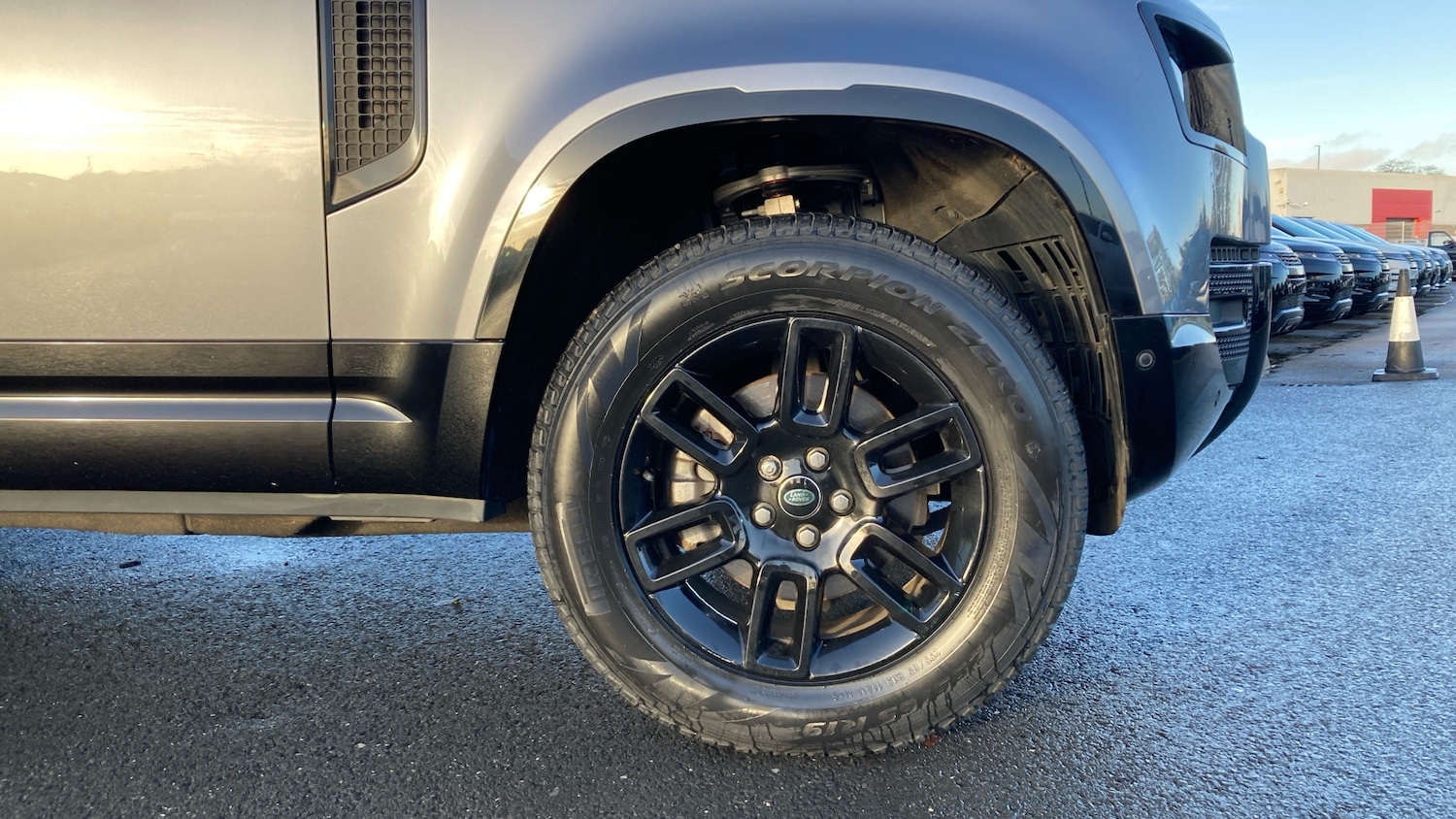 Used Land Rover Defender 2023 for sale - 77665535: Photo 8