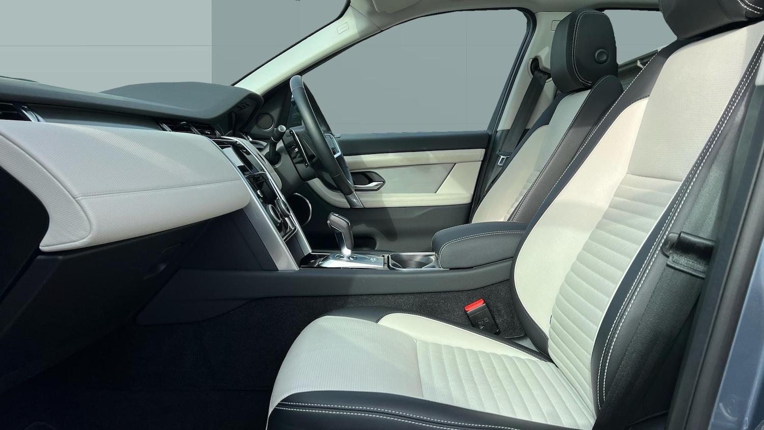 Used Land Rover Discovery Sport 2023 for sale - 77822040: Photo 3