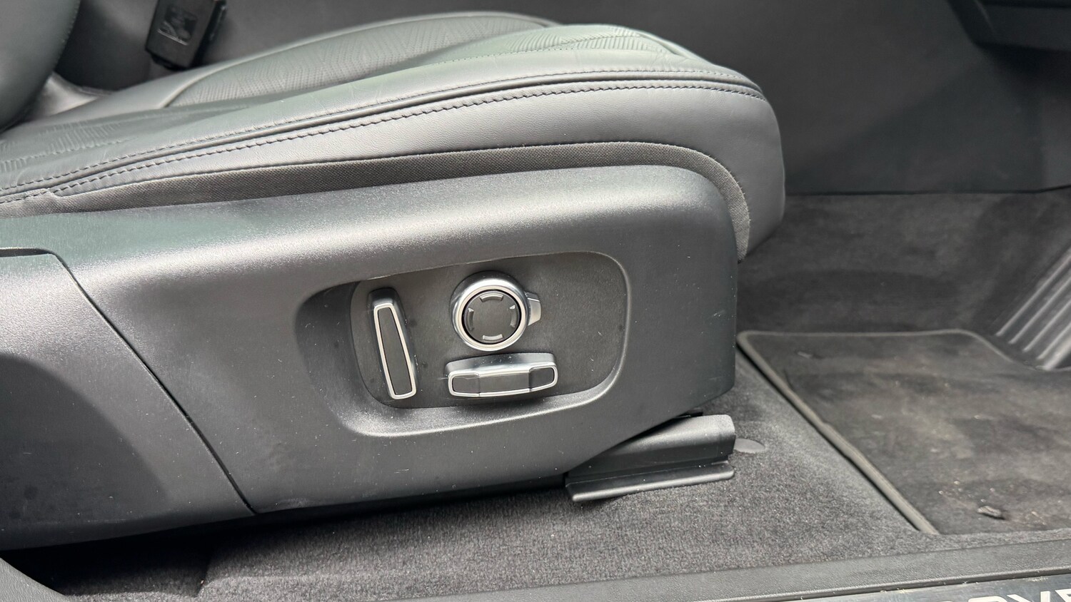 Used Land Rover Range Rover Evoque 2025 for sale - 76219064: Photo 36