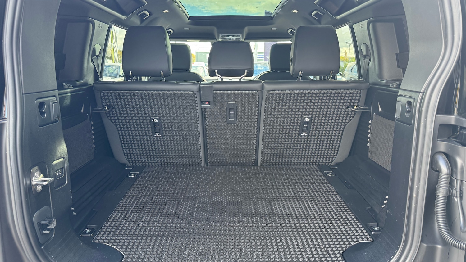 Used Land Rover Defender 2025 for sale - 76340456: Photo 10