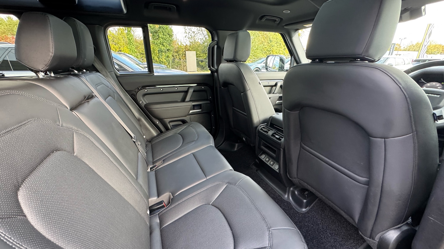 Used Land Rover Defender 2025 for sale - 76340456: Photo 32