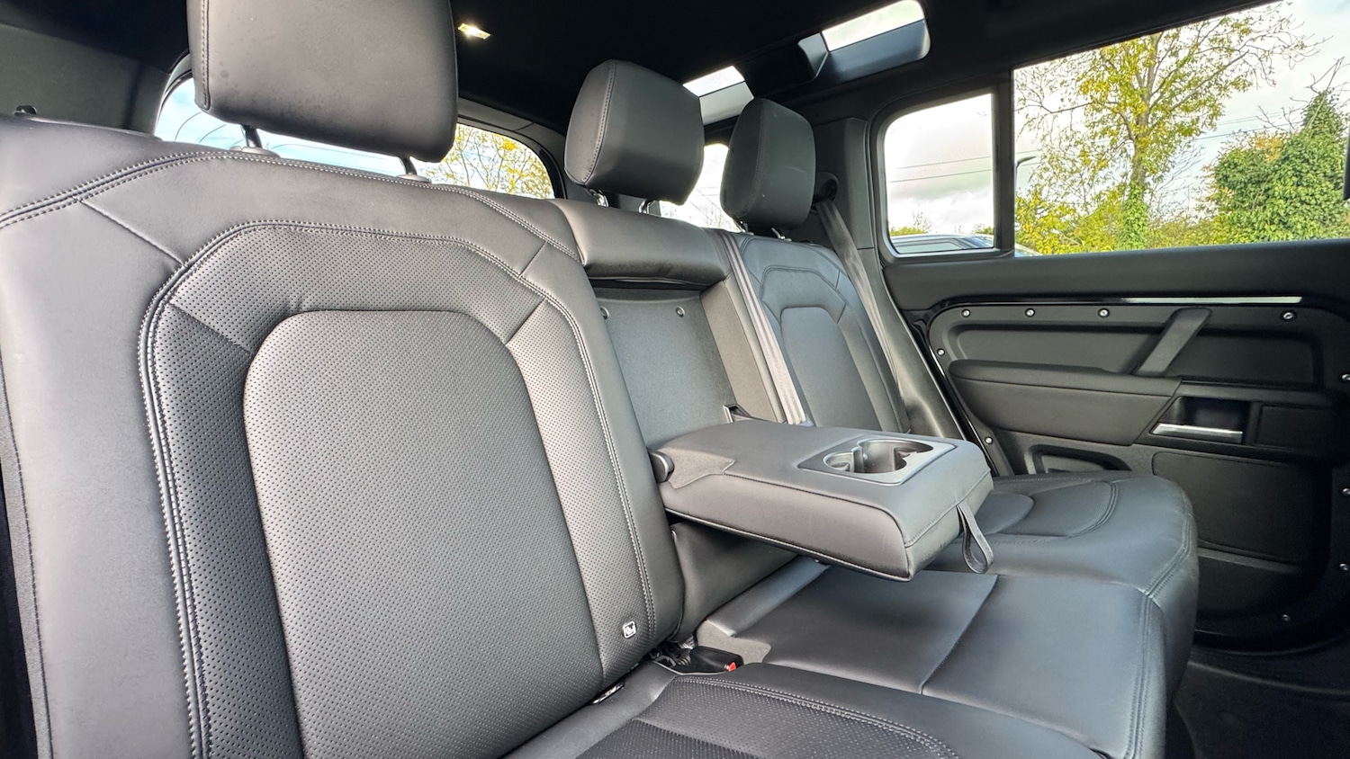 Used Land Rover Defender 2025 for sale - 76340456: Photo 33