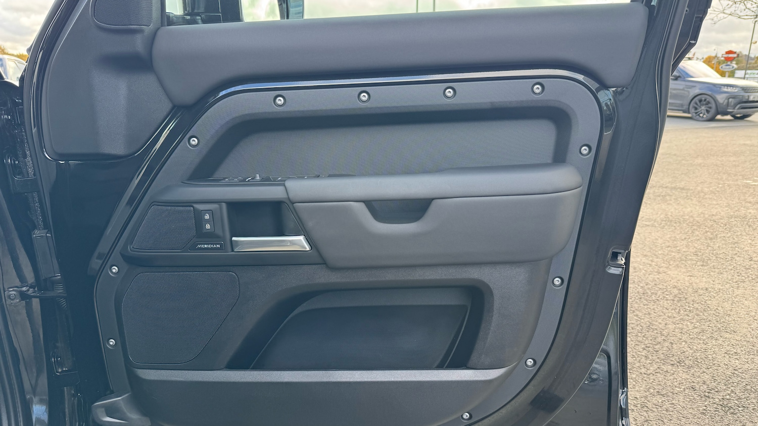 Used Land Rover Defender 2025 for sale - 76340456: Photo 34