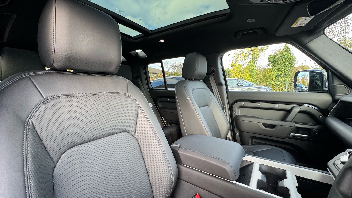 Used Land Rover Defender 2025 for sale - 76340456: Photo 37