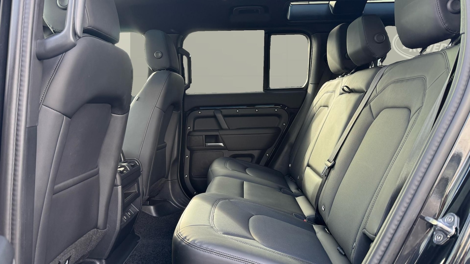 Used Land Rover Defender 2025 for sale - 76340456: Photo 4