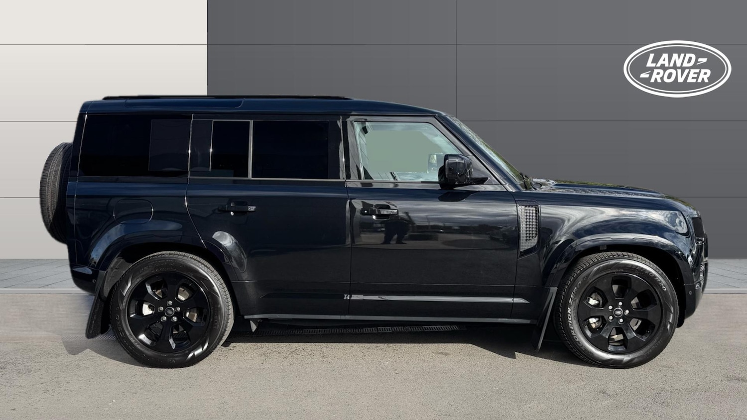 Used Land Rover Defender 2025 for sale - 76340456: Photo 5