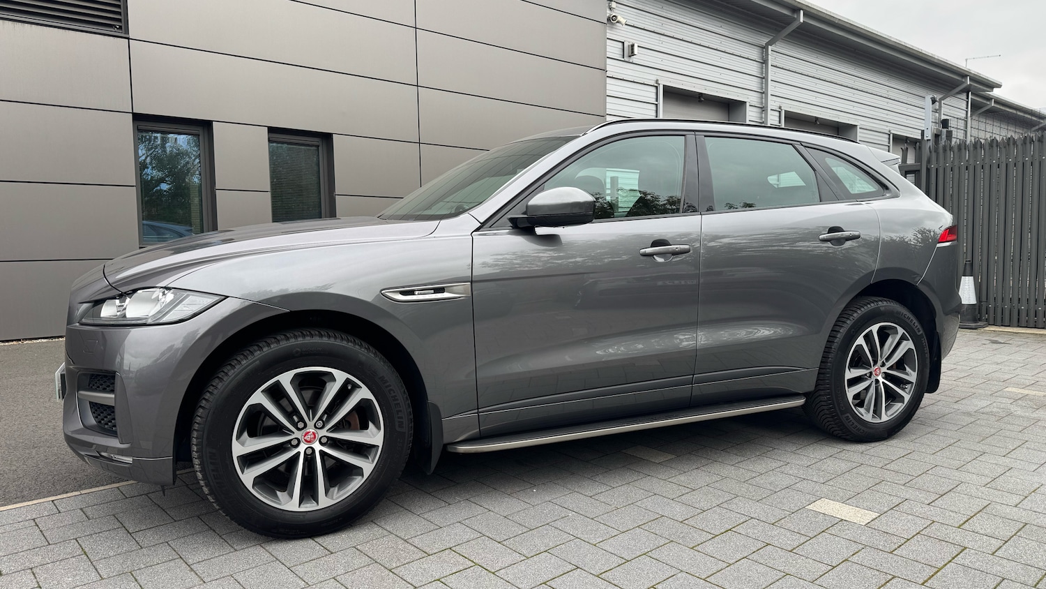 Used Jaguar F-Pace 2017 for sale - 76290454: Photo 23